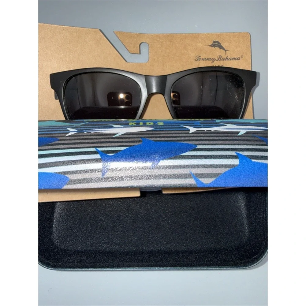 NWT Tommy Bahama Black Sunglasses & Hard Case New with Hard Tommy Bahama Case